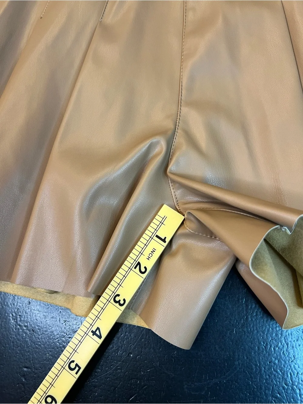 Entro Boutique NWT Tan Pleated Faux Leather High Waisted Shorts Sz S Trendy‎